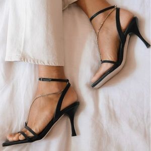 Alohas Straps Chain Black Sandal